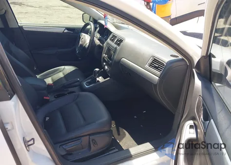 2014 Volkswagen Jetta 1.8T Se z USA, uszkodzony, nr VIN 3VWD07AJ6EM273611